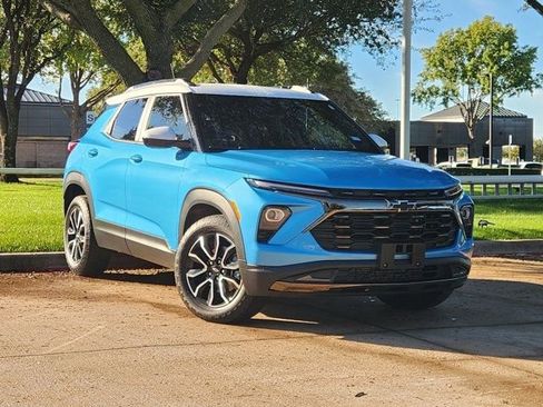 Used 2025 Chevrolet TrailBlazer ACTIV w/ Driver Confidence Package image 2
