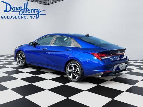 Used 2022 Hyundai Elantra Limited FWD image 3