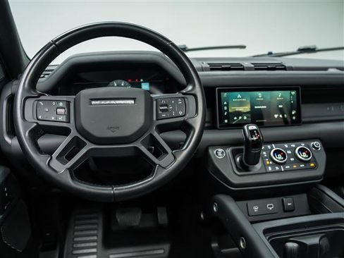 Used 2024 Land Rover Defender 110 X-Dynamic SE image 17