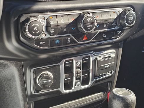 Used 2023 Jeep Wrangler Unlimited w/ Cold Weather Group image 23