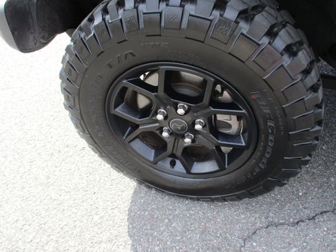 Certified 2025 Jeep Gladiator Sport AWD/4WD image 9