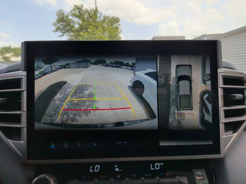 Used 2025 Toyota Tundra Limited AWD/4WD image 23