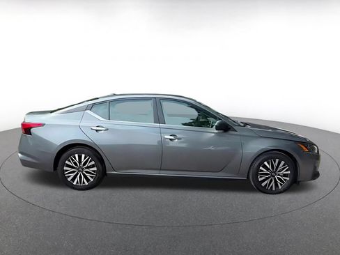 Used 2025 Nissan Altima 2.5 SV FWD image 15