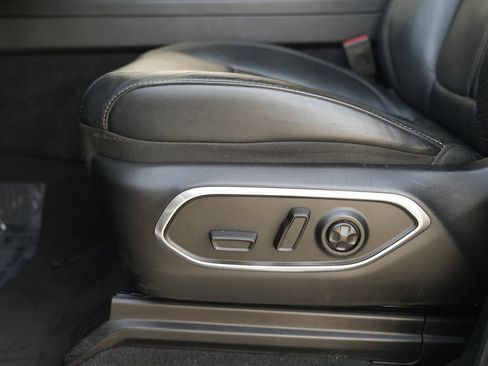 Used 2023 Jeep Wagoneer L Series II image 31