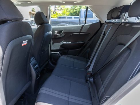 Used 2025 Hyundai Venue SEL FWD image 23