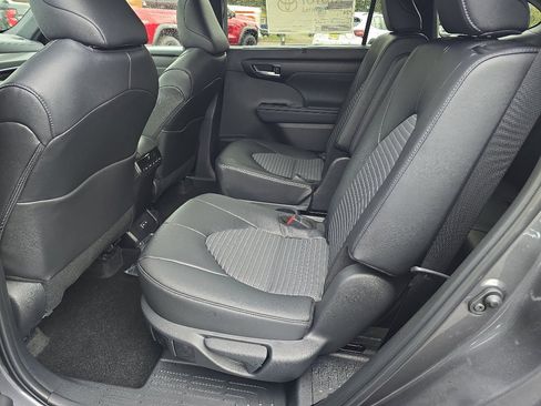 New 2025 Toyota Highlander XSE image 18