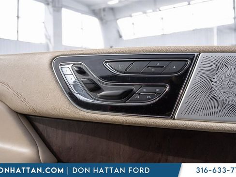 Used 2020 Lincoln Navigator Reserve w/ Luxury Package image 14