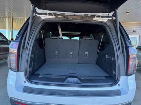 Used 2021 Chevrolet Suburban Premier w/ Premium Package image 5