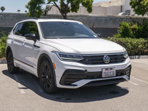 Used 2022 Volkswagen Tiguan SE R-Line FWD image 3