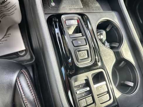 Used 2025 Honda Pilot TrailSport image 28