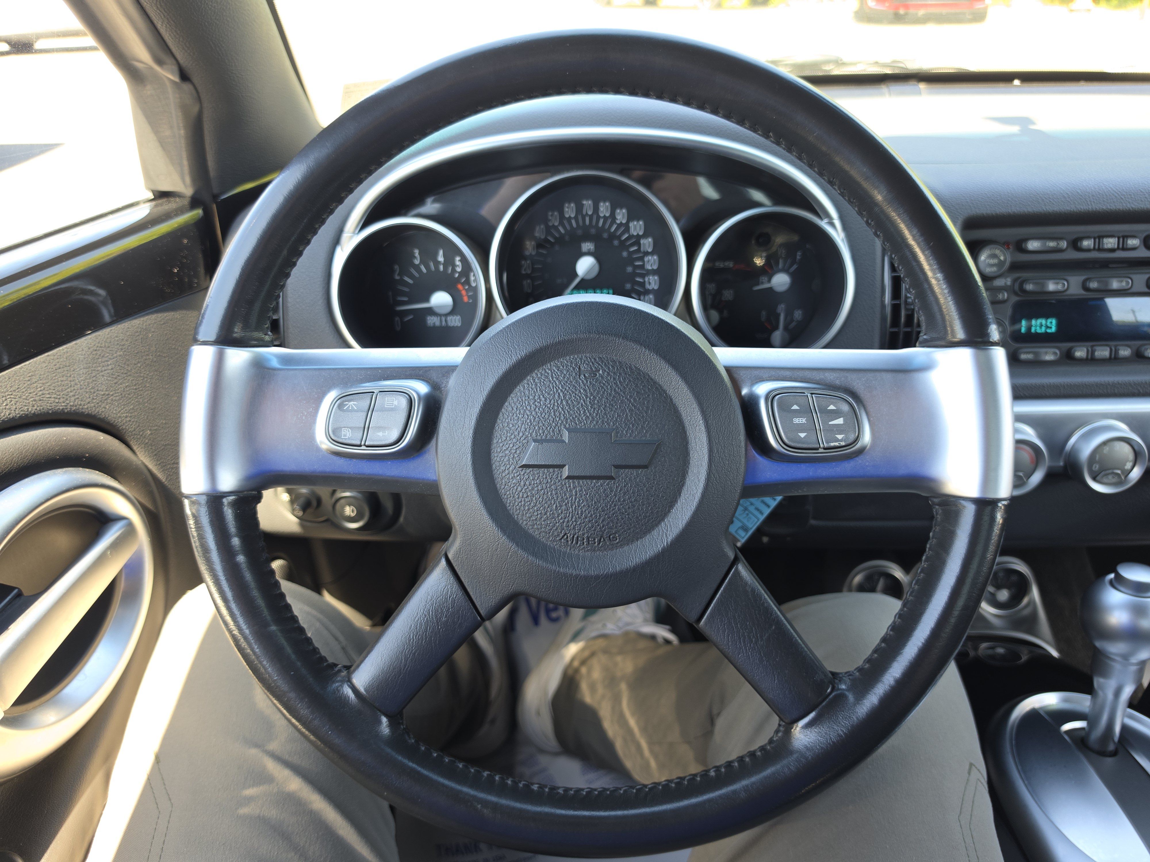 Used 2004 Chevrolet SSR w/ Preferred Equipment Group RWD image 22