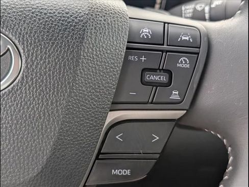 Used 2025 Toyota Camry SE FWD image 17