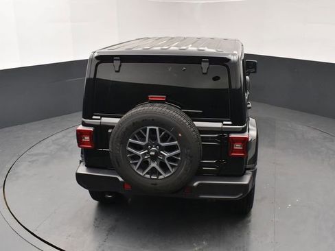 Used 2024 Jeep Wrangler Unlimited Sahara w/ Technology Group AWD/4WD image 16