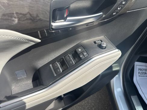 Used 2025 Toyota Highlander Platinum AWD/4WD image 20
