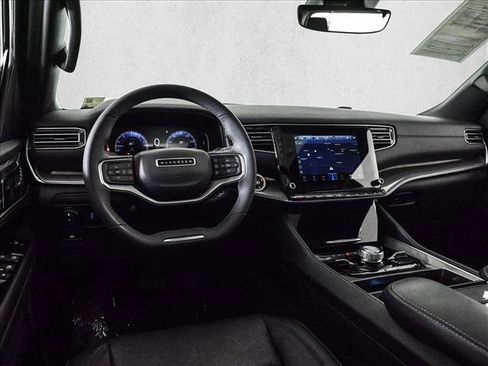 Used 2022 Jeep Wagoneer Series III AWD/4WD image 19