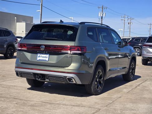New 2026 Volkswagen Atlas Peak Edition image 4