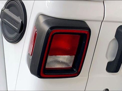 Used 2020 Jeep Wrangler Unlimited Sahara w/ Uconnect 4C Nav & Sound Group image 28