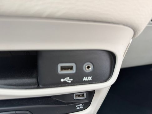 Used 2017 Chrysler Pacifica Limited w/ UConnect Theater Package image 31