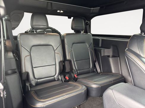 Used 2023 Ford Bronco Badlands image 11