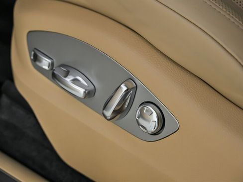 Used 2026 Porsche Macan AWD/4WD image 26