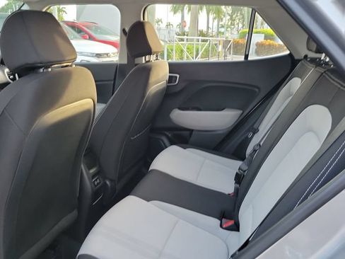 Used 2024 Hyundai Venue SEL FWD image 8