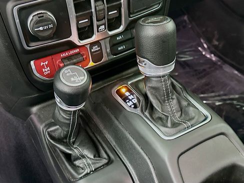 Certified 2025 Jeep Gladiator Mojave w/ Steel Bumper Group image 26