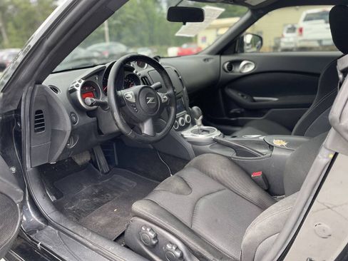Used 2015 Nissan 370Z Coupe RWD image 14