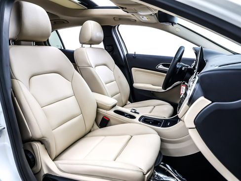 Used 2016 Mercedes-Benz GLA 250 4MATIC image 7