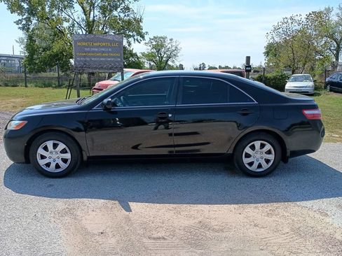 Used 2009 Toyota Camry LE FWD image 2