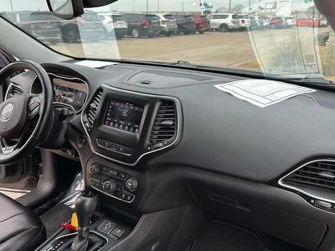 Used 2021 Jeep Cherokee Latitude Plus image 20