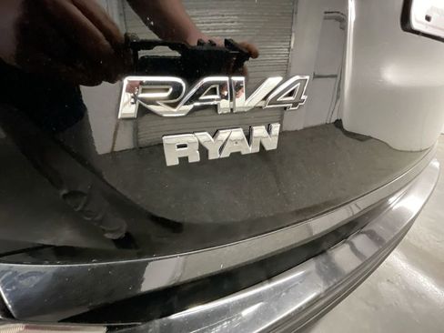 Used 2016 Toyota RAV4 LE image 28