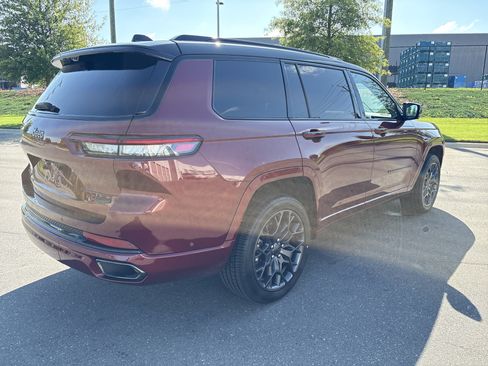 Used 2023 Jeep Grand Cherokee L Summit AWD/4WD image 9