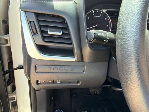 Used 2023 Nissan Rogue S AWD/4WD image 27
