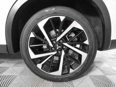 Used 2022 Mitsubishi Outlander SE image 32