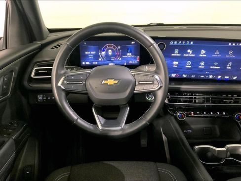 Used 2024 Chevrolet Traverse LT AWD/4WD image 5