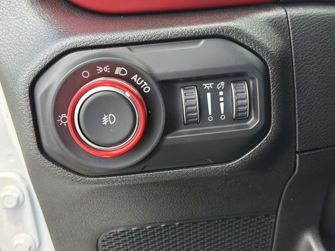 Used 2021 Jeep Wrangler Unlimited Rubicon AWD/4WD image 37