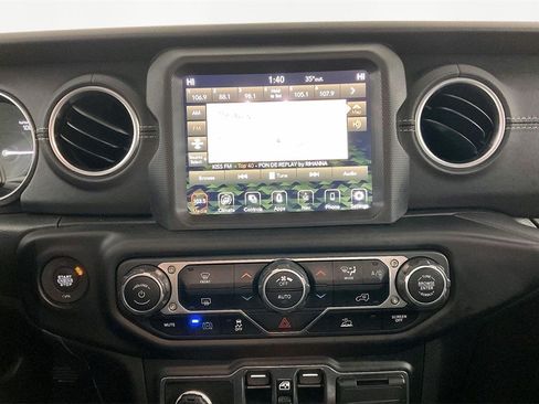 Used 2023 Jeep Wrangler Unlimited Sahara image 9