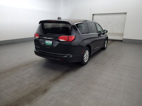 Used 2023 Chrysler Voyager LX FWD image 9