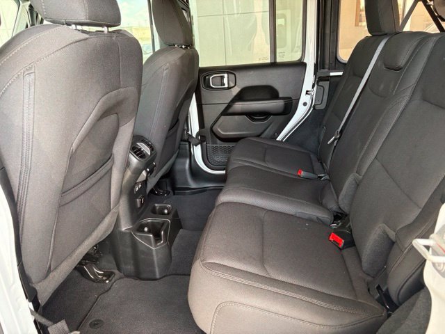 Used 2023 Jeep Wrangler Unlimited Sahara AWD/4WD image 30