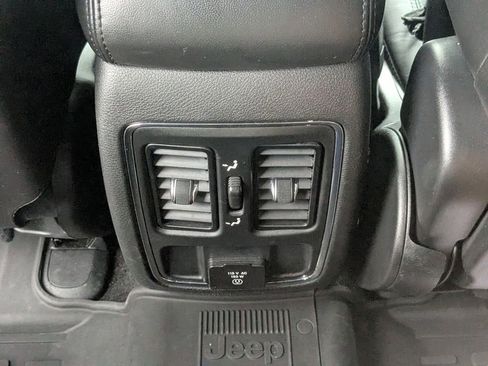 Used 2021 Jeep Grand Cherokee Laredo X RWD image 26