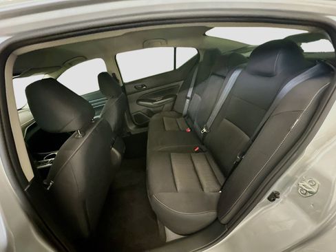 Used 2024 Nissan Altima 2.5 SV FWD image 28