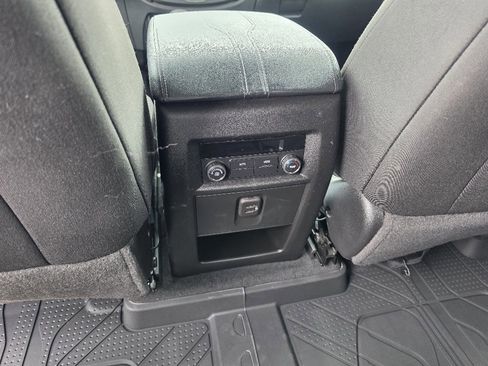 Used 2023 Chevrolet Traverse LT AWD/4WD image 7