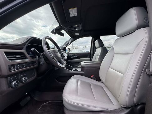 Used 2022 Chevrolet Tahoe Z71 w/ Luxury Package AWD/4WD image 14