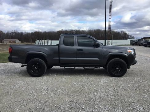 Used 2022 Toyota Tacoma SR RWD image 2