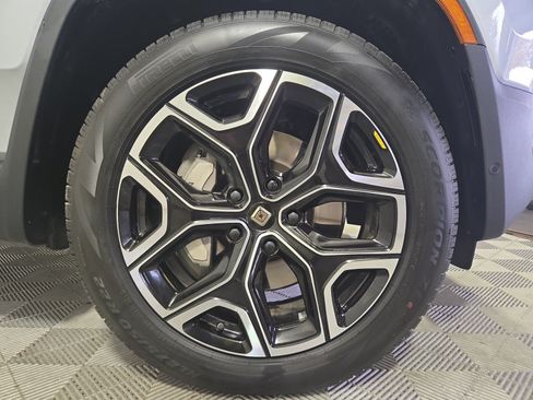 Used 2024 Rivian R1S Adventure AWD/4WD image 11