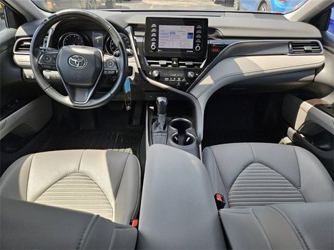 Used 2022 Toyota Camry SE image 7