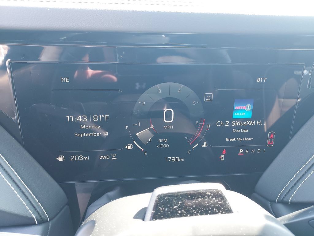 Used 2025 GMC Yukon XL AT4 Ultimate AWD/4WD image 18