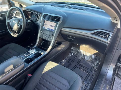 Used 2020 Ford Fusion SE FWD image 28