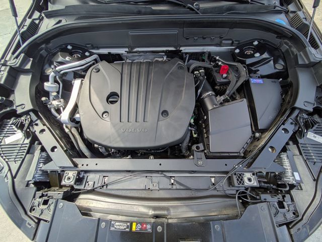 Certified 2022 Volvo XC60 B5 Momentum FWD image 11