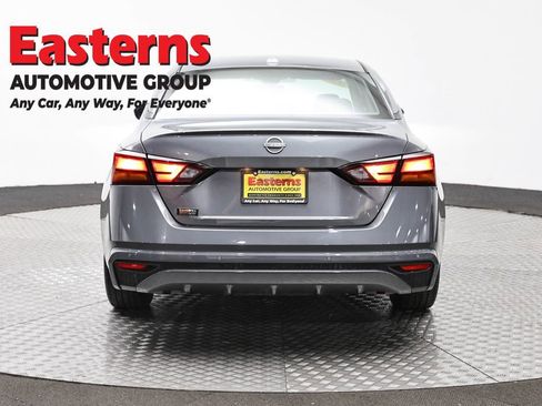 Used 2025 Nissan Altima 2.5 SV FWD image 6